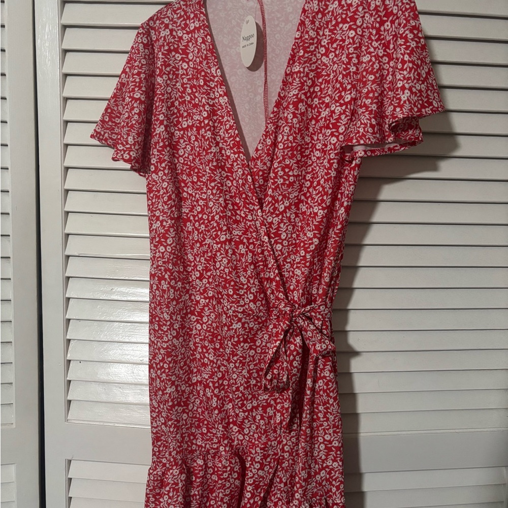 Chic Red Floral Wrap Dress